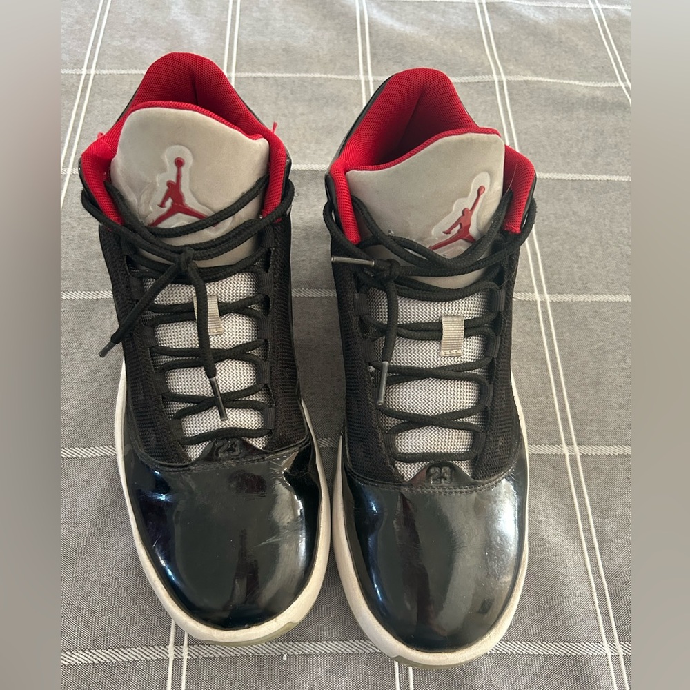 Nike Jordan Max Aura 2 size 9